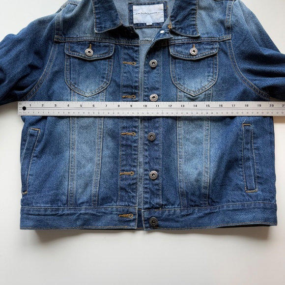 The Style Between Us Cropped Jean Jacket Size L - Picture 13 of 14